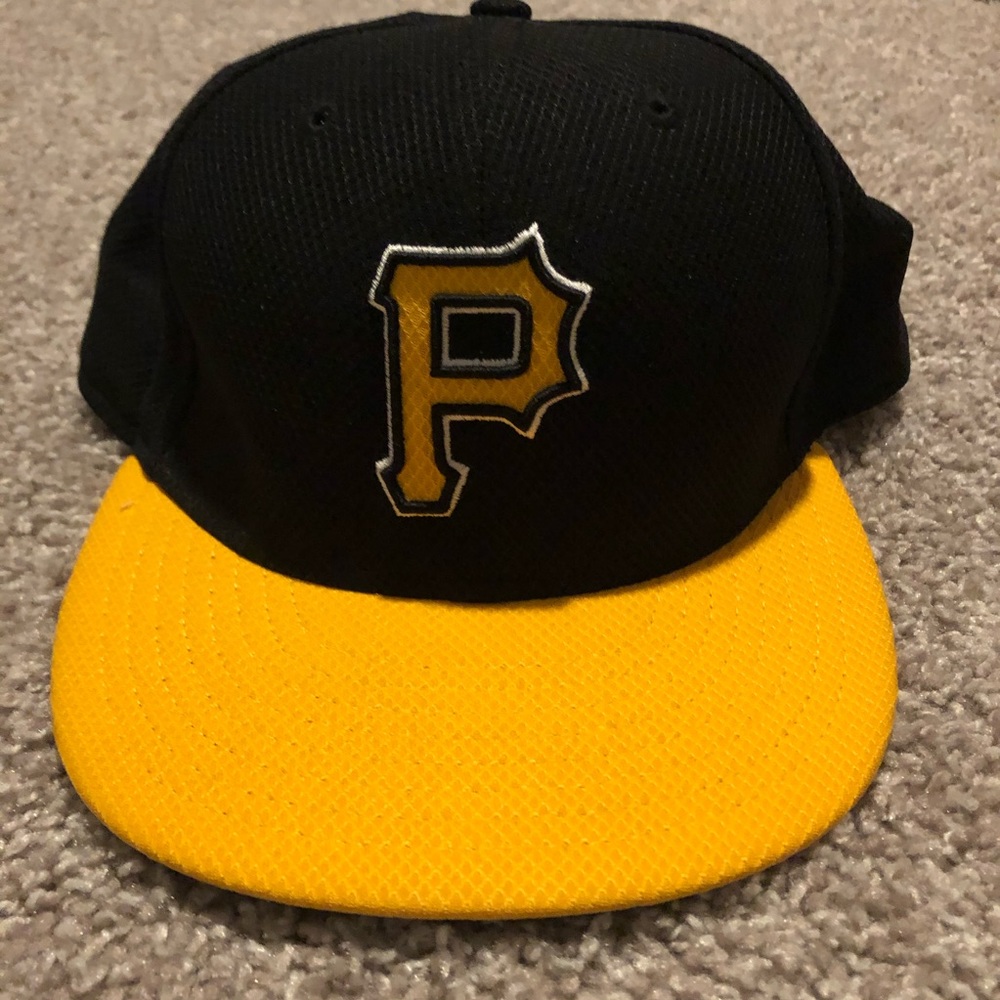 MLB Pittsburgh Pirates Hat Yellow Size 7 3/8